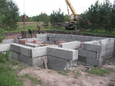 Строительство фундамента из бетонных блоков под коттедж 350м2 с гаражом